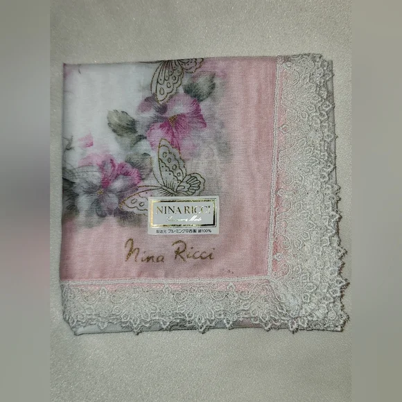 Nina Ricci Pink Floral Lace Handkerchief - NEW WITH STICKER JAPAN Exclusive - Picture 13 of 13